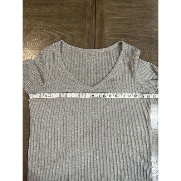American Eagle Ribbed Knit VNeck Long Sleeve Top Light Gray Soft Stretchy Medium - Picture 6 of 10